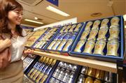 東急百貨店東横店の中元用ギフトコーナー。高級ビールは好調だった＝東京都渋谷区