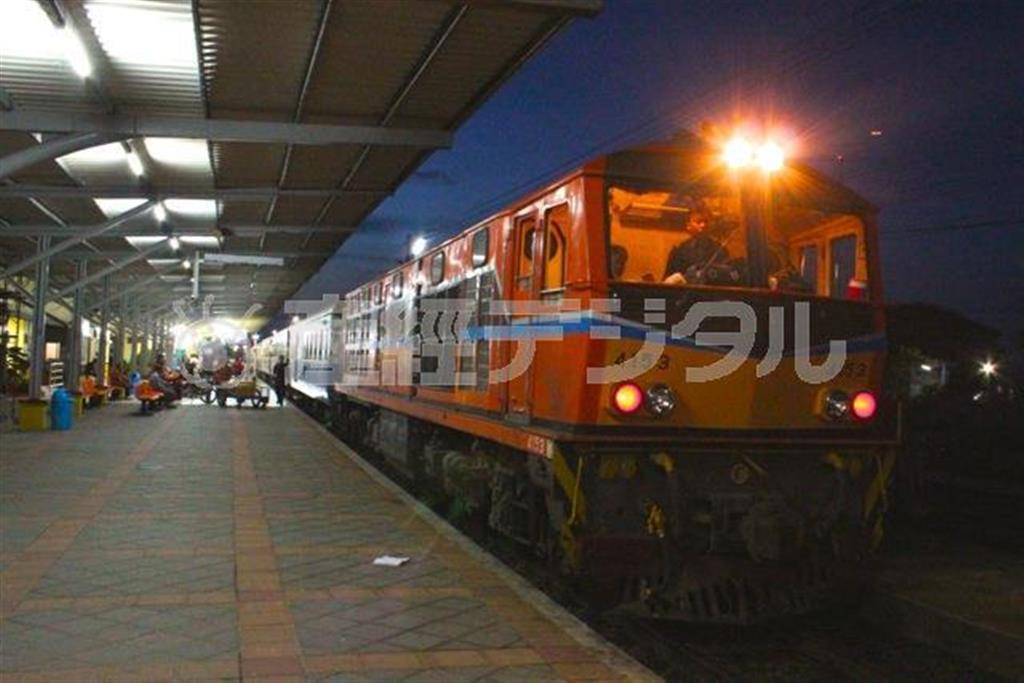 定刻より約３時間遅れて、列車はついに目的地に到着した