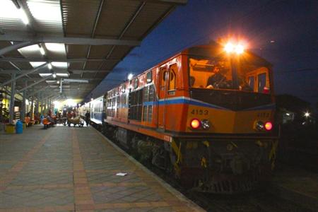 定刻より約3時間遅れて、列車はついに目的地に到着した