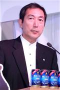 「極ゼロ」の再発売をアピールするサッポロビールの尾賀真城社長＝１５日、東京都渋谷区