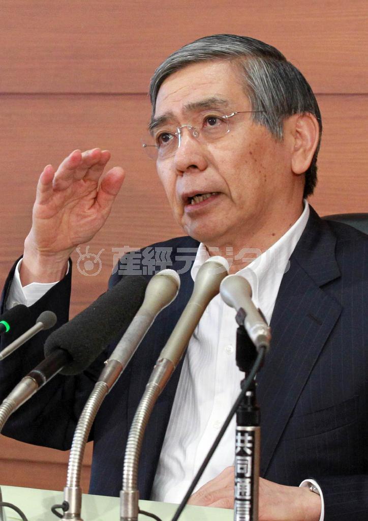 金融政策決定会合後、記者会見する日銀の黒田東彦（はるひこ）総裁＝２０１４年７月１５日午後、東京都中央区（宮崎裕士撮影）
