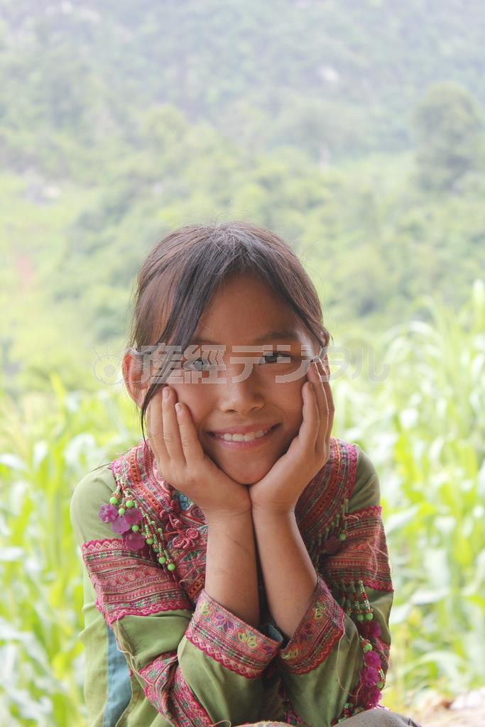 ワールドビジョン（ＷＶ）の事業地があるベトナム・ディエンビエン省に住む女の子。あどけない笑顔が可愛らしい＝２０１３年７月８日、ベトナム・ディエンビエン省（ワールド・ビジョン・ジャパン撮影）