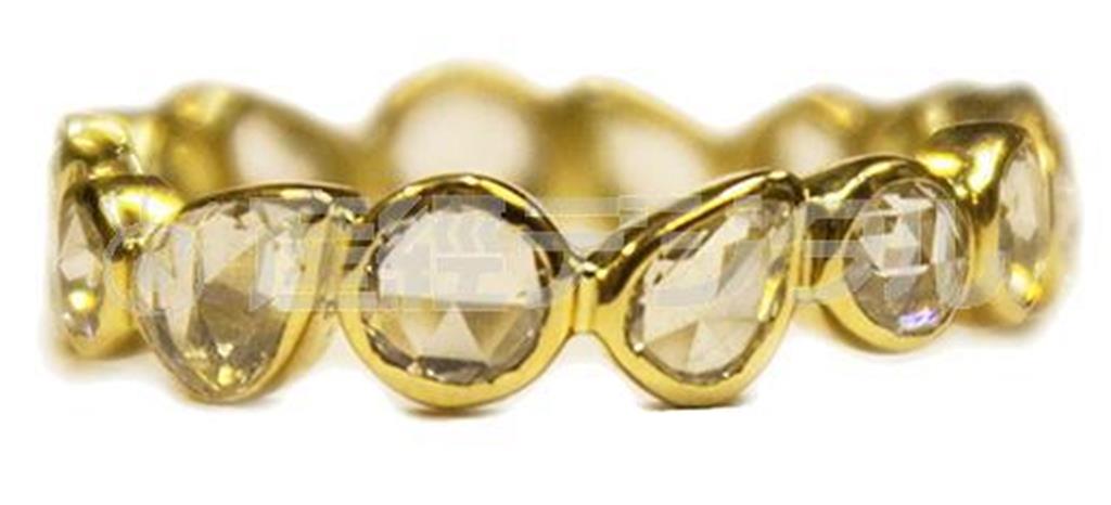 水金オリジナルの、ダイヤモンドが指をぐるり一周するリング。石のフォルムやカッティングは一つずつ異なるのがいい（提供写真）