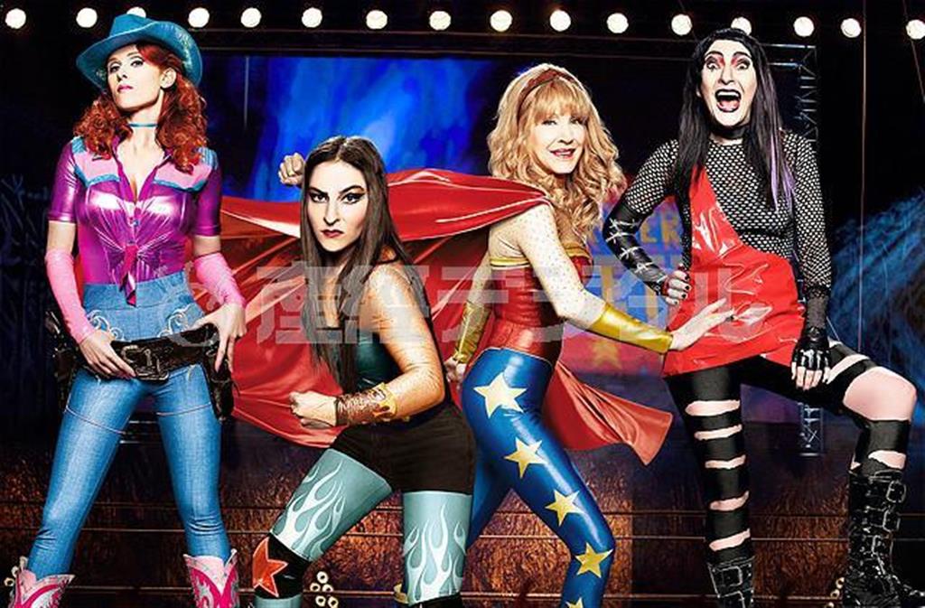 【かざすンＡＲ（視聴無料）】映画「ママはレスリング・クイーン」（ジャン＝マルク・ルドニツキ監督）。７月１９日公開（コムストック・グループ提供）。（Ｃ）２０１３＿ＫＡＲＥ＿ＰＲＯＤＵＣＴＩＯＮＳ－ＬＡ＿ＰＥＴＩＴＥ＿ＲＥＩＮＥ－Ｍ６＿ＦＩＬＭＳ－ＯＲＡＮＧＥ＿ＳＴＵＤＩＯ－ＣＮ２＿ＰＲＯＤＵＣＴＩＯＮ