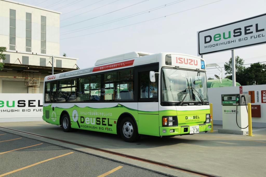 ユーグレナといすゞ自動車の共同研究では、バイオディーゼル燃料で実際にバスを走らせる