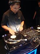 デジタル万能時代だがアナログ音源も根強い人気。パイオニアは１４年ぶりにレコードプレーヤーの新作を発売する（田村龍彦撮影）