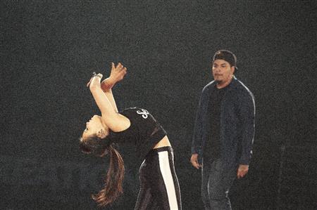 現役女子高生ダンサーのＩＢＵＫＩ（手前）。昨年（２０１３年）に続く２連覇こそ逃したが、登場すると会場は大きな声援に包まれた＝２０１４年７月６日、台湾・新北市（提供写真）