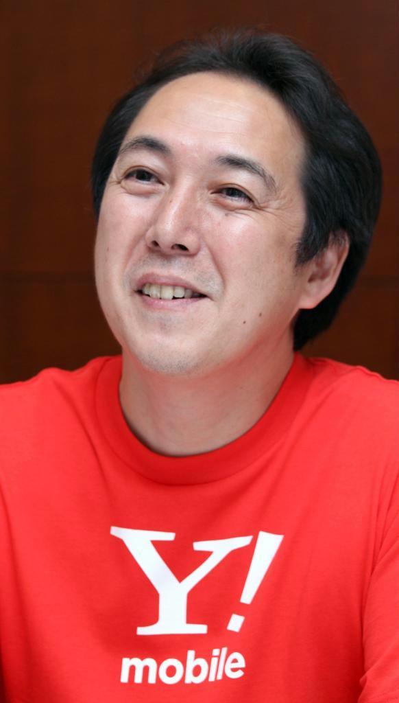 インタビューに応じるワイモバイルの寺尾洋幸取締役兼ＣＯＯ