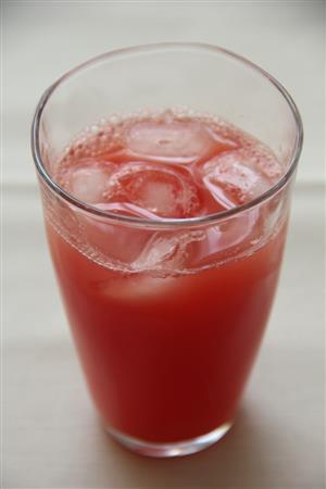 スイカジュース。※１１１ｋｃａｌ、塩分０グラム（１人分）