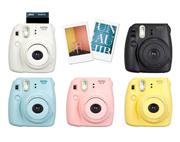 カラフルな色を取りそろえ、女性に人気のある「チェキｉｎｓｔａｘｍｉｎｉ８」（富士フイルム提供）
