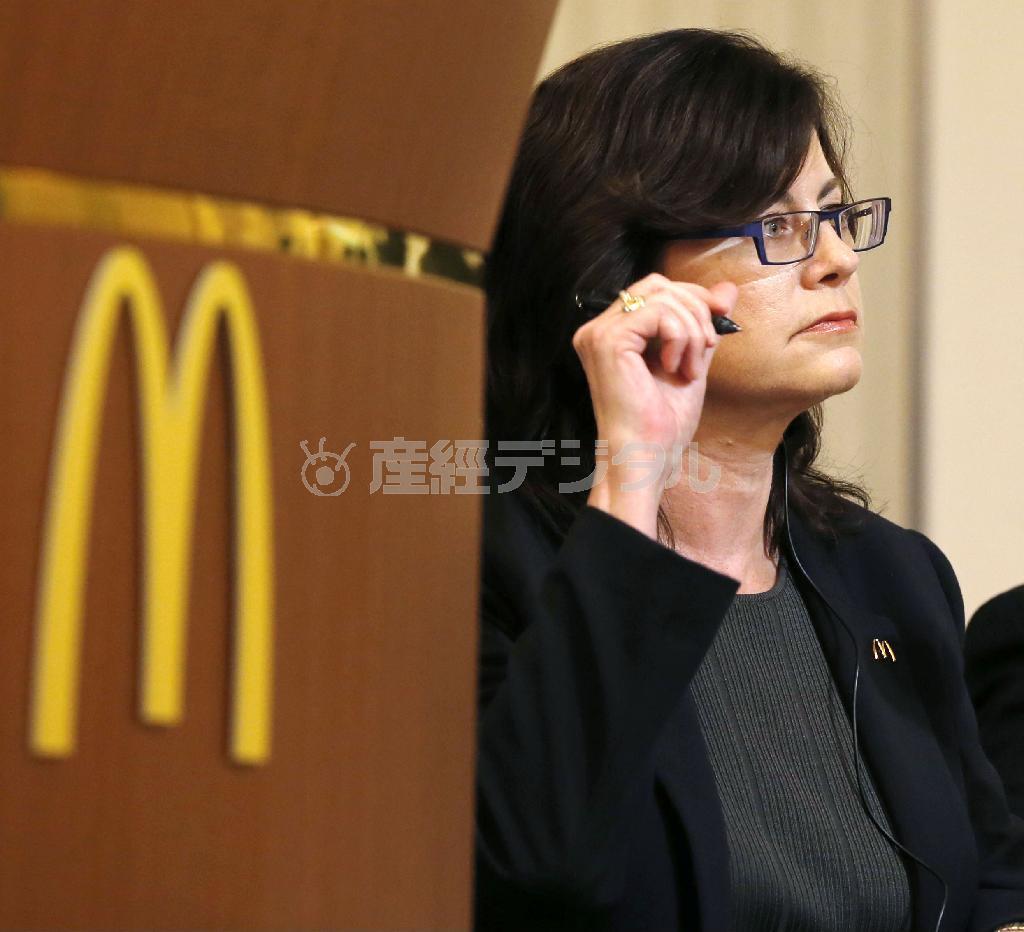 期限切れ食肉の使用問題発覚後初めての記者会見に臨む日本マクドナルドのサラ・カサノバ社長＝２０１４年７月２９日午後、東京都内のホテル（共同）