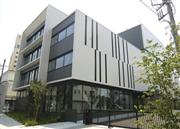 ビル全体が独自技術の実証実験の場となる「ＮＴＴファシリティーズ新大橋ビル」＝３０日、東京都江東区