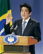 訪問先のブラジル・サンパウロで記者会見する安倍首相＝２日（共同）