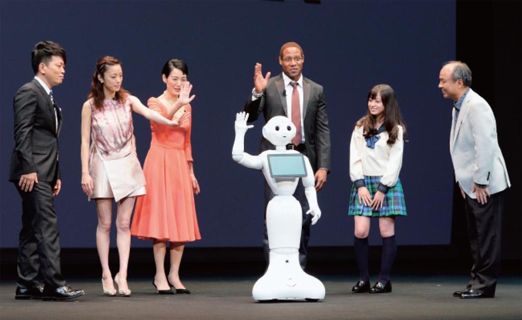 ロボットブームの背景には、少子高齢化による就業人口の減少がある。介護、建築、自動車運転と無人化技術の開発が加速しそうだ。