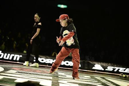 決勝戦では前大会覇者ＹＵＭＥＫＩ（ユメキ）と戦い勝利した＝２０１４年４月２０日、東京都墨田区・両国国技館（志波慎寿介さん撮影）