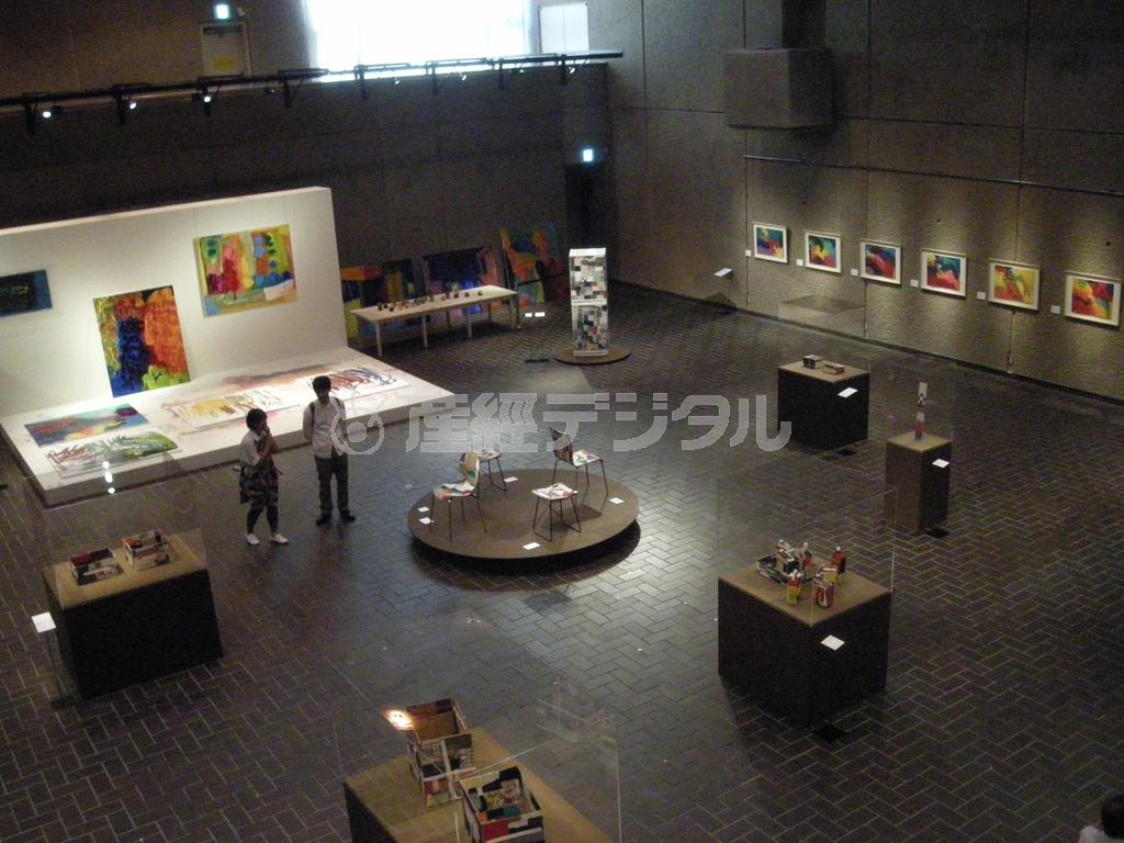 展示風景＝２０１４年７月２５日（原圭介撮影）