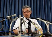 会見に臨む理化学研究所の加賀屋悟広報室長＝５日午後、東京都千代田区の文部科学省（川口良介撮影）