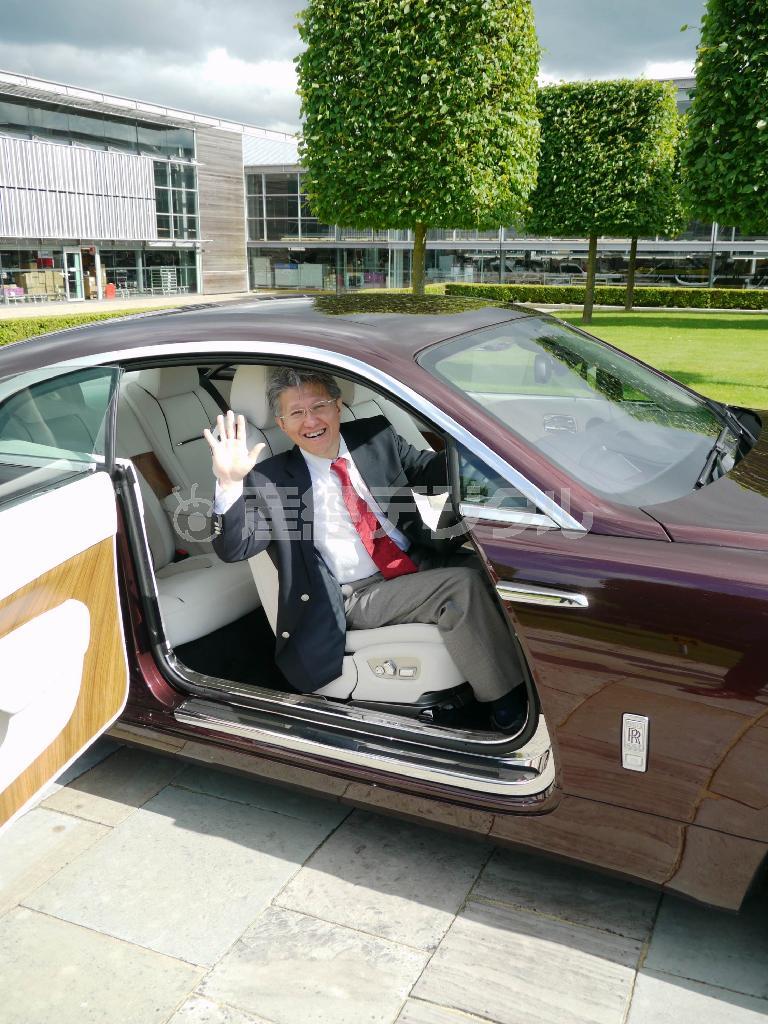 テストドライブに出た内藤泰朗記者＝２０１４年６月４日、英国・グッドウッド（本人提供）