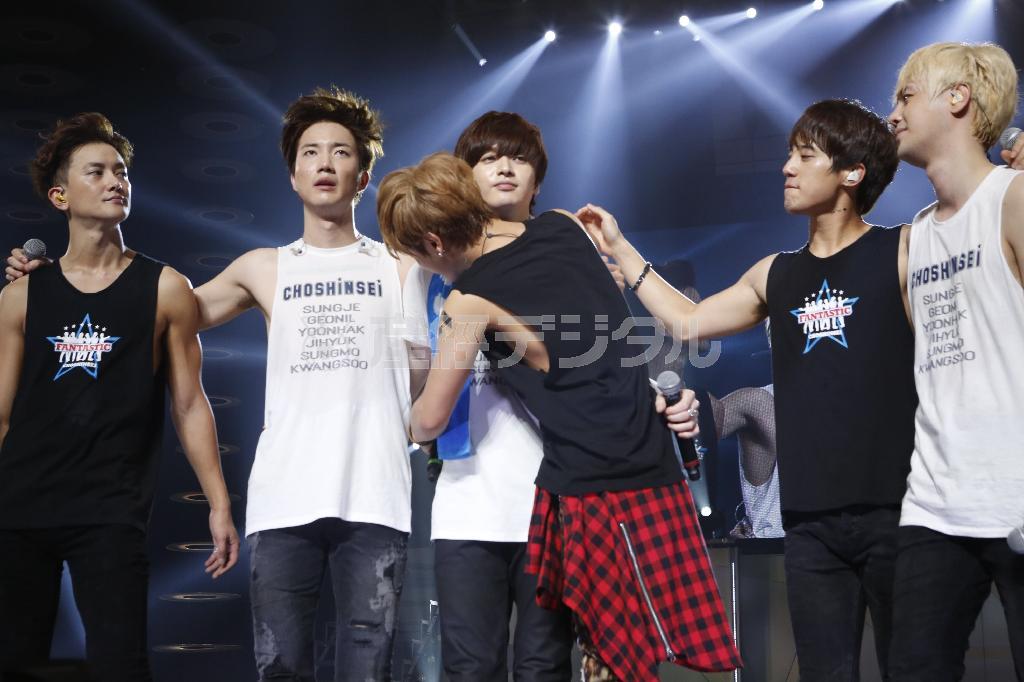 ６人組ダンス＆ボーカルグループの「超新星」＝２０１４年７月４日（ユーミュージック提供）