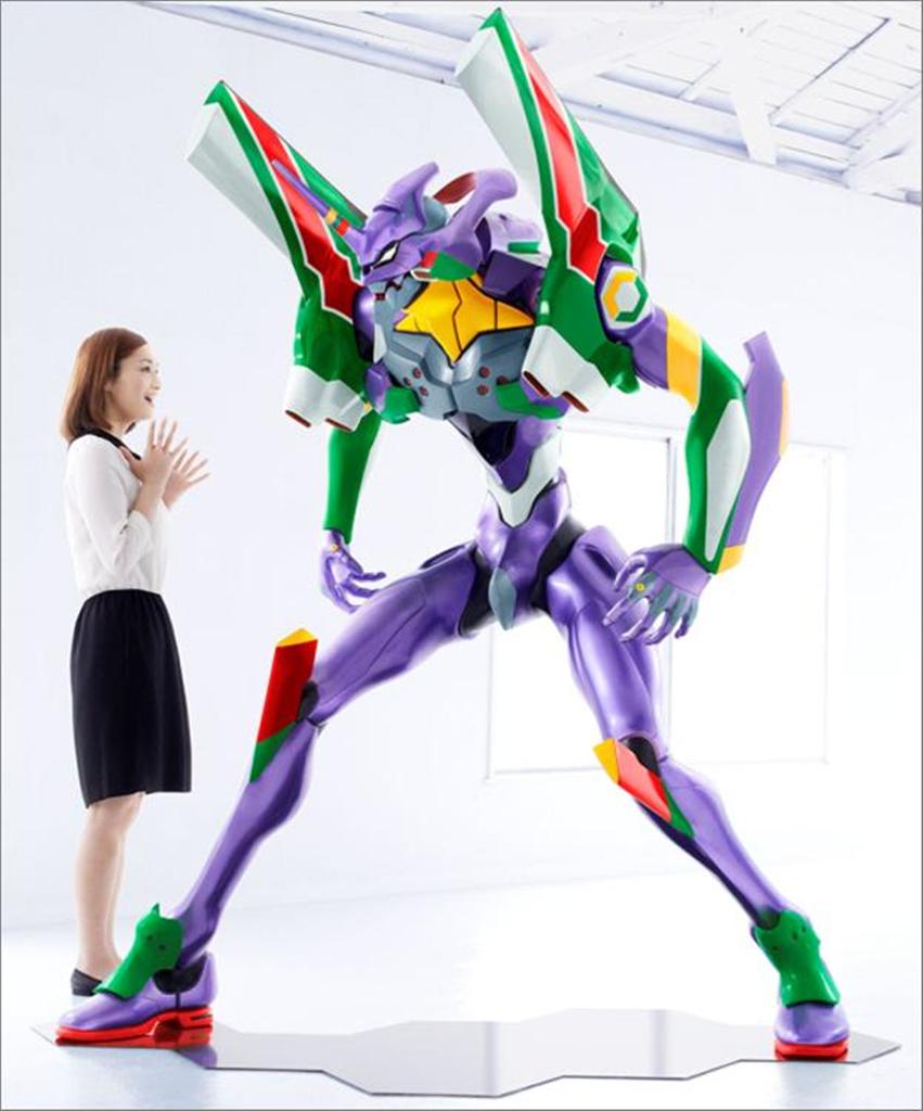セブン－イレブン・ジャパンが７日、発売して２分で完売したエヴァンゲリオンの巨大フィギュア（同社提供）
