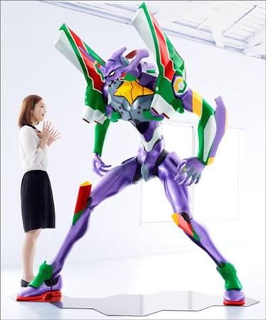 セブン－イレブン・ジャパンが７日、発売して２分で完売したエヴァンゲリオンの巨大フィギュア（同社提供）