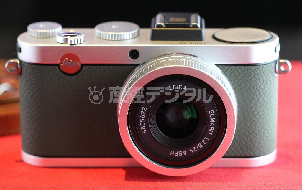 京都店限定の「ライカＸ２オリーブ」（２８万円＋税）。Ｘ２のモダンなデザインとクラシックなイメージのオリーブカラーが絶妙にマッチしている＝２０１４年７月２２日、京都市東山区（恵守乾撮影）