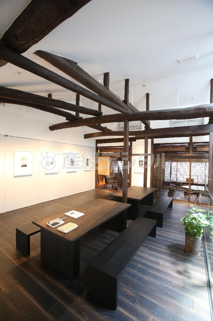 ２階の「ライカギャラリー」では著名な写真家の作品を展示している＝２０１４年７月２２日、京都市東山区（恵守乾撮影）