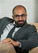 「いつかユーラシア大陸を電車で横断してみたい」と語るリテーシュ・バトラ監督＝２０１４年７月２８日、東京都千代田区（栗橋隆悦撮影）