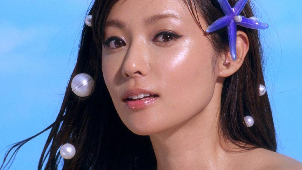 「ポカリスエットイオンウォーター」のＣＭで人魚姫を演じる深田恭子