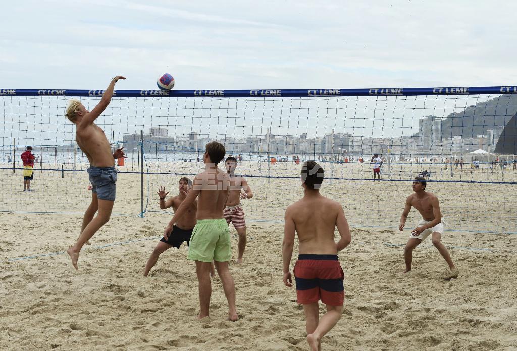 ビーチバレーの会場となるコパカバーナ地区の砂浜＝２０１４年７月、ブラジル・リオデジャネイロ（ＡＰ）