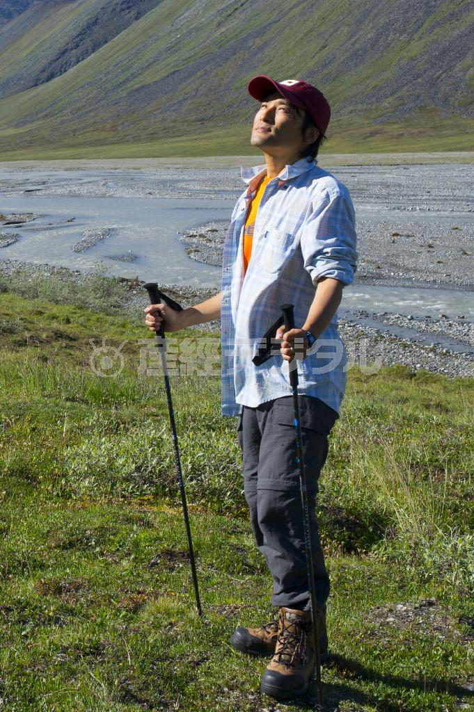 写真家、松本紀生さん＝２０１３年７月１０日、米アラスカ州（本人提供）