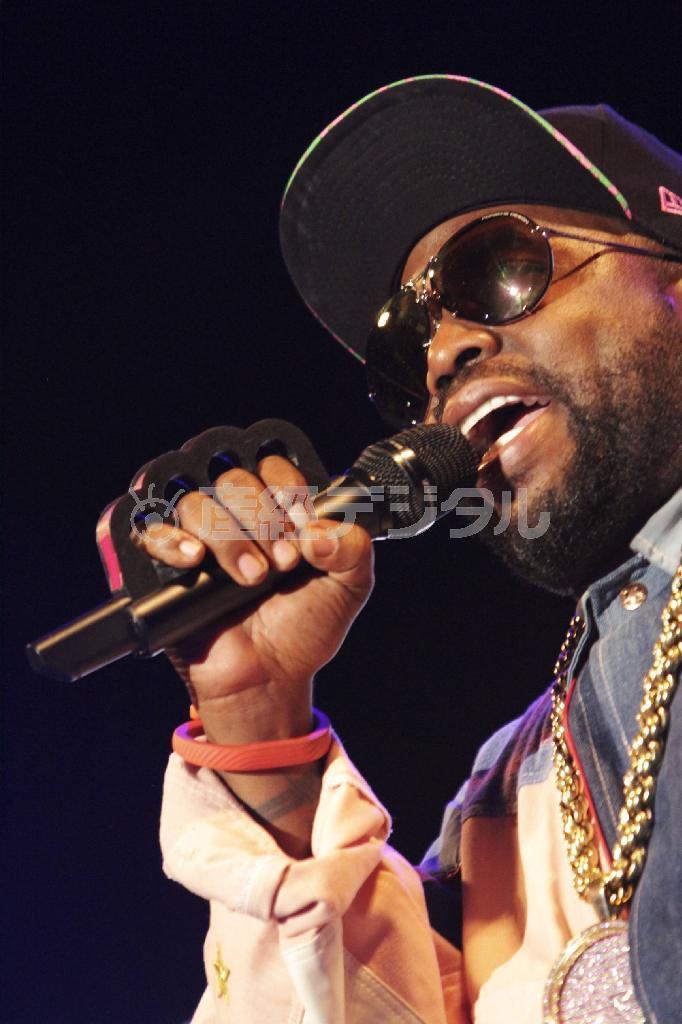 ８年ぶりの再始動で圧巻のパフィーマンスをみせたラップデュオ、アウトキャスト＝２０１４年７月２７日、新潟県南魚沼郡湯沢町・ホワイトステージ（岡崎健志さん撮影）