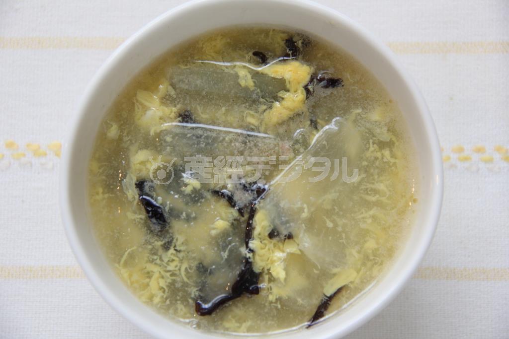冬瓜のかきたまスープ。※５２ｋｃａｌ、塩分１．１グラム（１人分）
