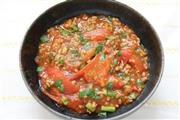 麻婆トマト。※１８４ｋｃａｌ、塩分１．６グラム（１人分）