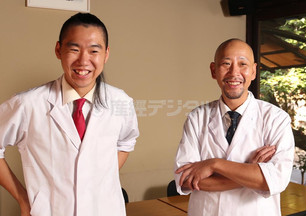 オーナーの枝國栄一さん（右）と店を預かる料理長の奥田将太さん＝２０１４年７月３１日、京都市下京区（恵守乾撮影）