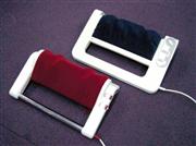 事故が起きた電動足裏マッサージ器。製造・販売した的場電機製作所は使用中止を呼び掛けている