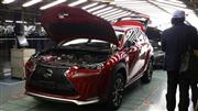 トヨタ自動車が生産を始めた高級車「レクサス」の小型ＳＵＶ「ＮＸ」＝トヨタ自動車九州の宮田工場（福岡県宮若市）