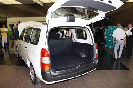 積みやすいと定評のある箱形開口部とフラットな床面は旧モデルから継承した