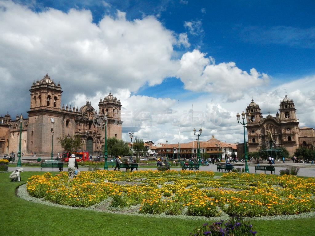 インカ帝国の首都でもあったクスコの中心、アルマス広場＝ペルー・クスコ（緑川真実さん撮影）