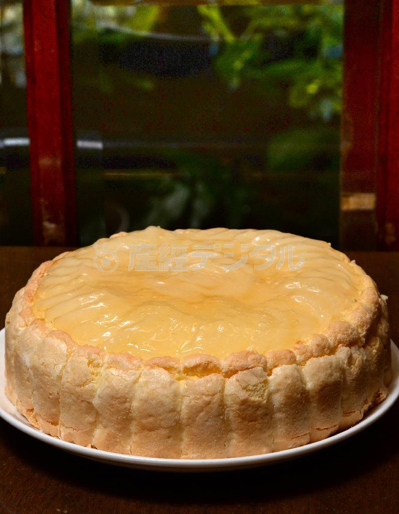 まさに「シャルロット・ポワール」。味も、見た目も逸品の「洋なしのババロア」＝２０１４年７月２２日、京都市下京区（柿平博文撮影）