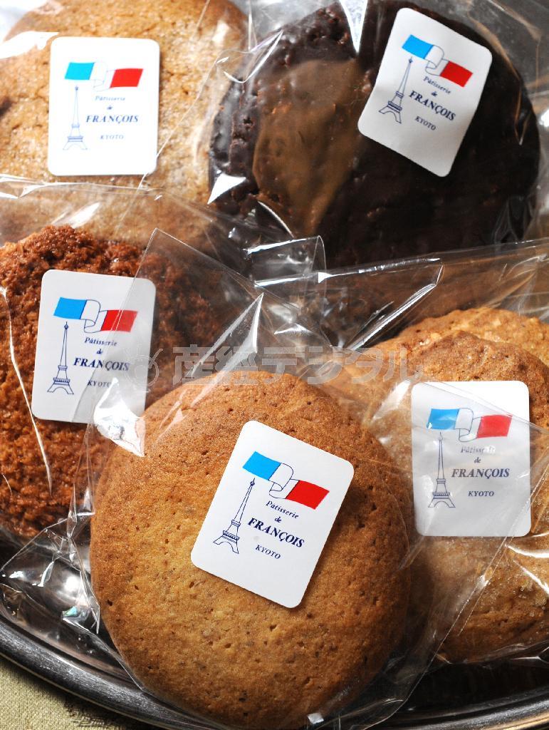 種類も豊富なクッキーはコーヒーとあわせて…＝２０１４年７月２２日、京都市下京区（柿平博文撮影）