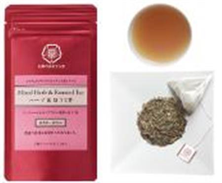 お茶づくりチーム開発の「ハーブ＆ほうじ茶」＝２０１４（平成２６）年（お茶の水女子大＿「Ｏｃｈａｓ」撮影）