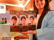 ３０代の男性モデルをパッケージに採用したルシードの白髪染め「ワンプッシュケアカラー」