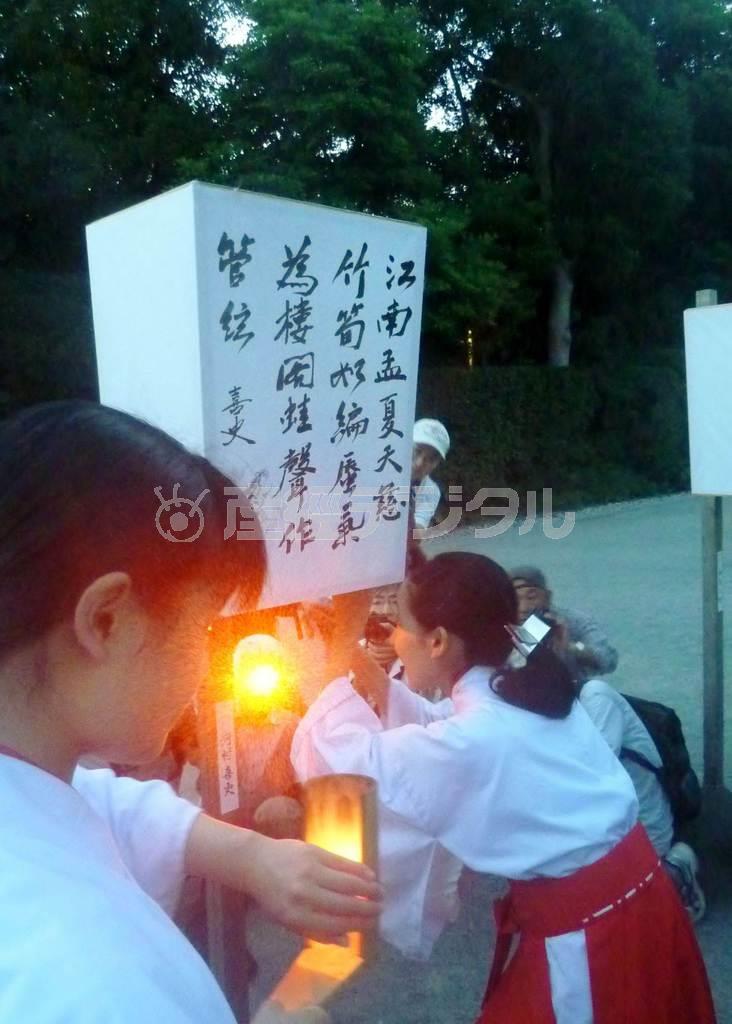 鶴岡八幡宮のぼんぼり祭＝２０１４年８月６日、神奈川県鎌倉市