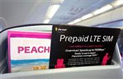 ソネットはピーチ機内でのＳＩＭカードの販売が好調だ（ソネット提供）