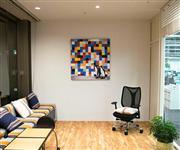 エフマイナーが試験サービスとして提供した絵画＝東京都内