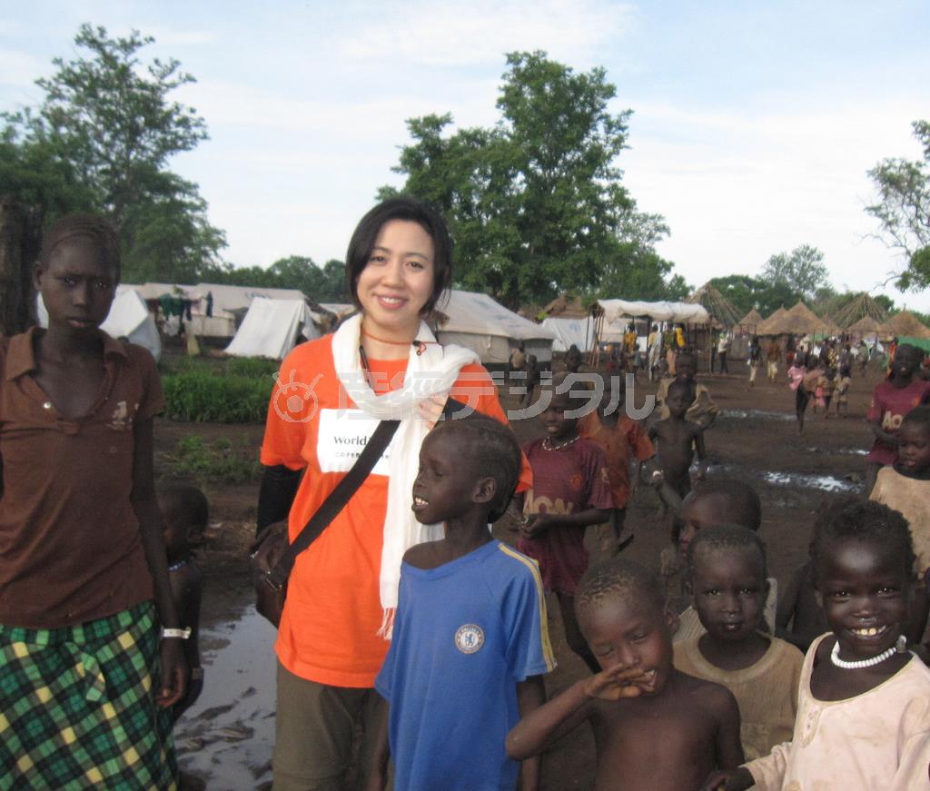 ワールド・ビジョン・ジャパンの中村ゆきさん（左から２人目）＝２０１４年５月３０日（本人提供）