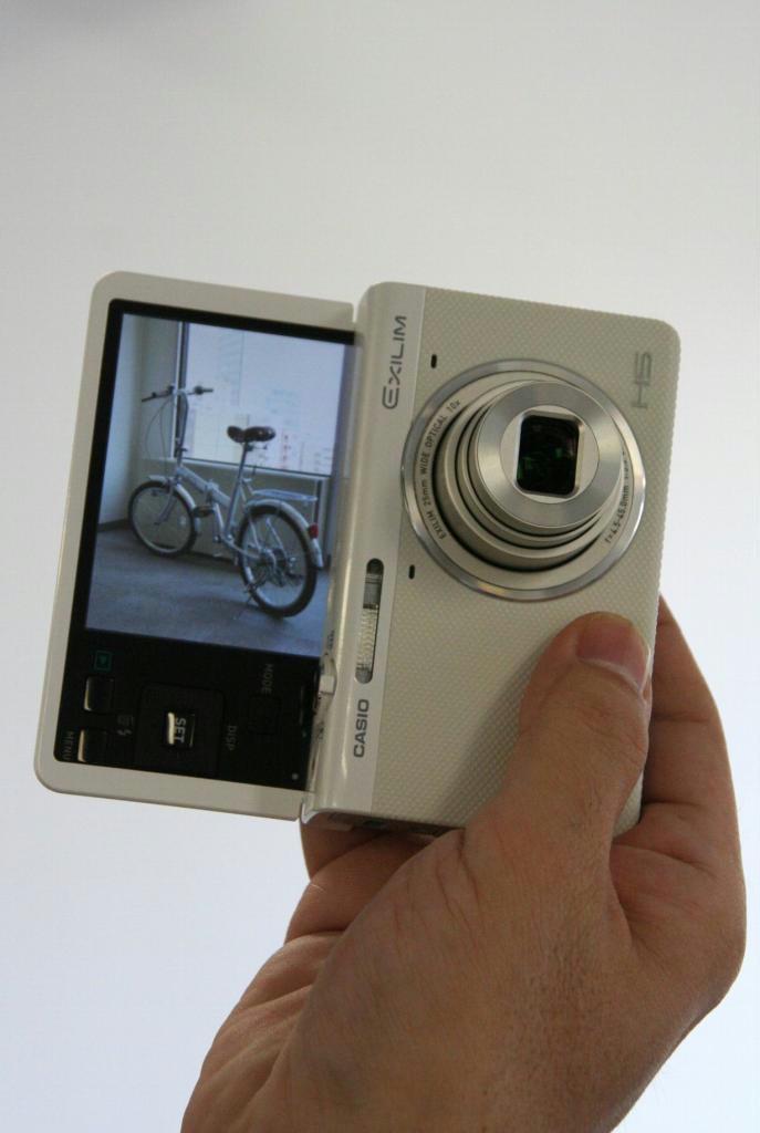 カシオ計算機が発売するコンパクトデジカメ「エクシリムＥＸ－ＺＲ５０」