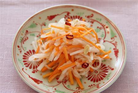 大根とにんじんのなます＿ベトナム風。※１３２ｋｃａｌ、塩分４．８グラム（１人分）