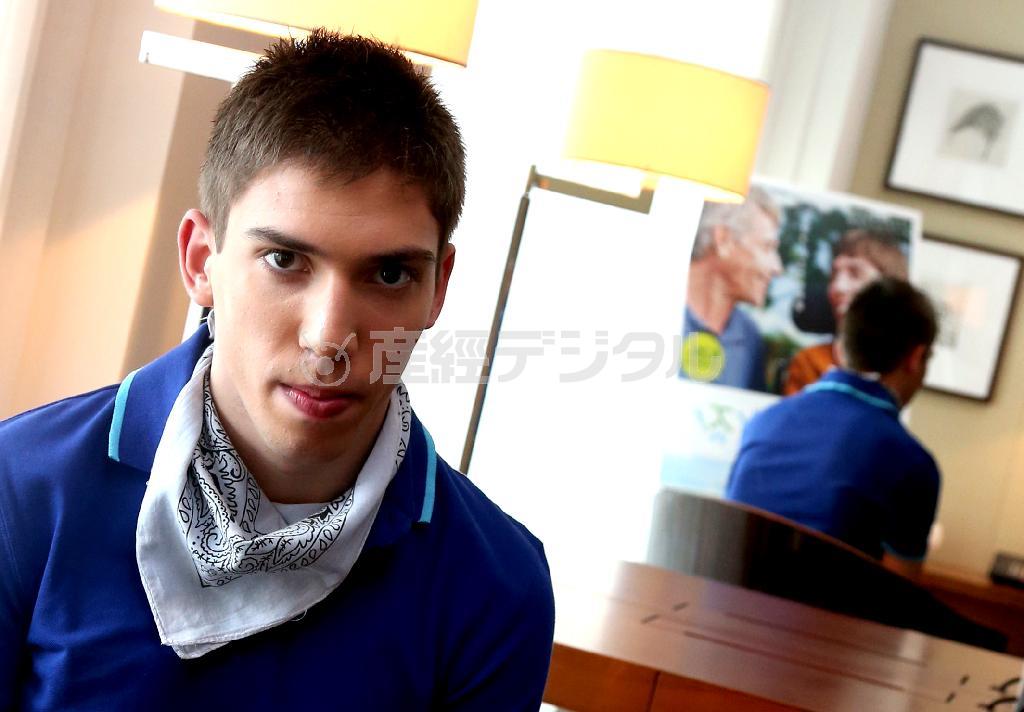 「監督からアドバイスを受け、リアリティーを出すために闘争心を持って撮影に臨みました」と振り返る、俳優のファビアン・エローさん＝２０１４年６月３０日、東京都千代田区（蔵賢斗撮影）